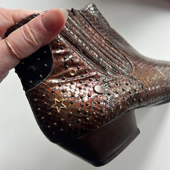 Vintage Faire Lady! Browny-auburn snakeskin ankle boots. Made in italy. - Picture 5 of 7